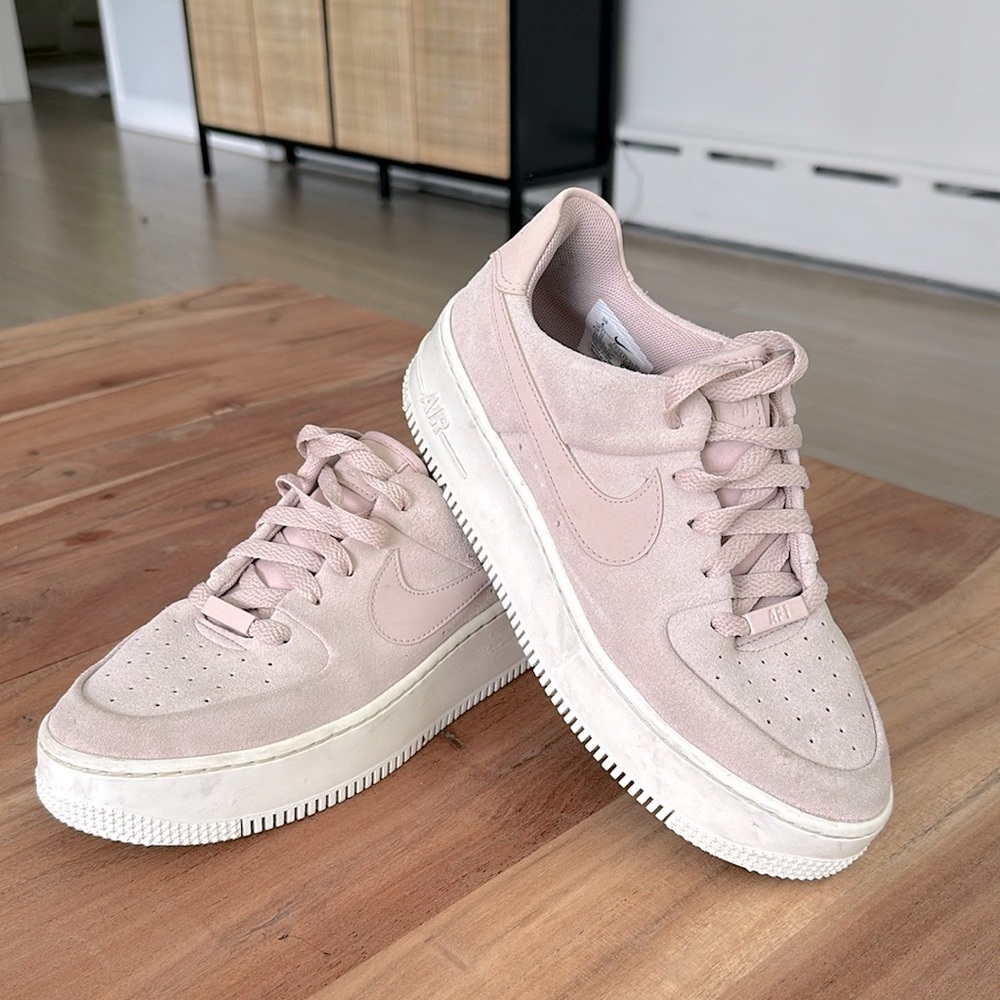 Nike Women's Air Force 1 Sage Shoes. Size US 8